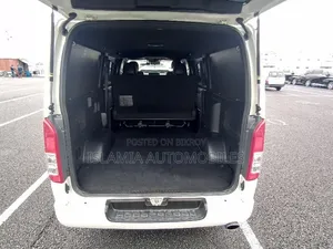 Toyota HiAce 2021