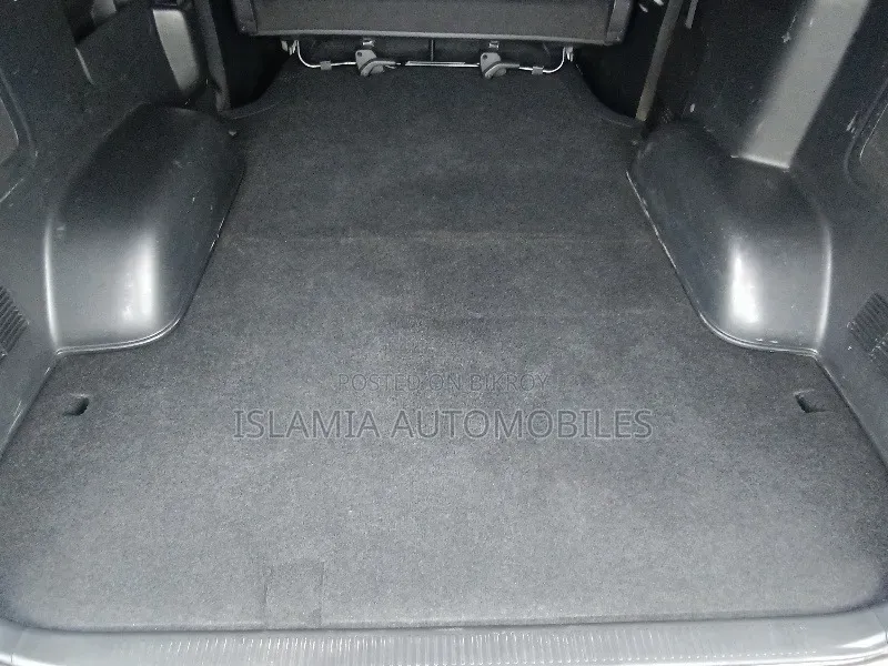 Toyota HiAce 2021