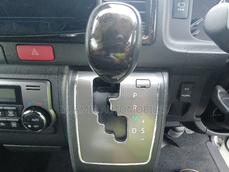 Toyota HiAce 2021