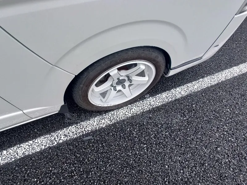 Toyota HiAce 2021