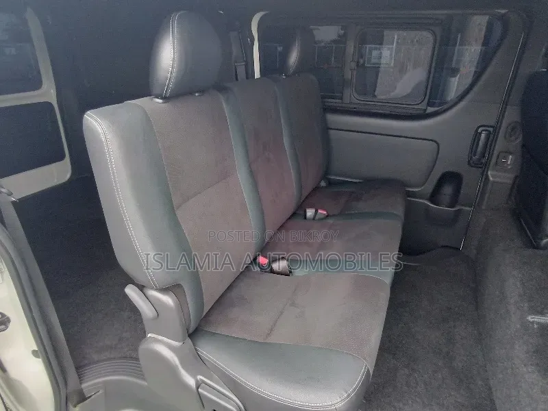 Toyota HiAce 2021