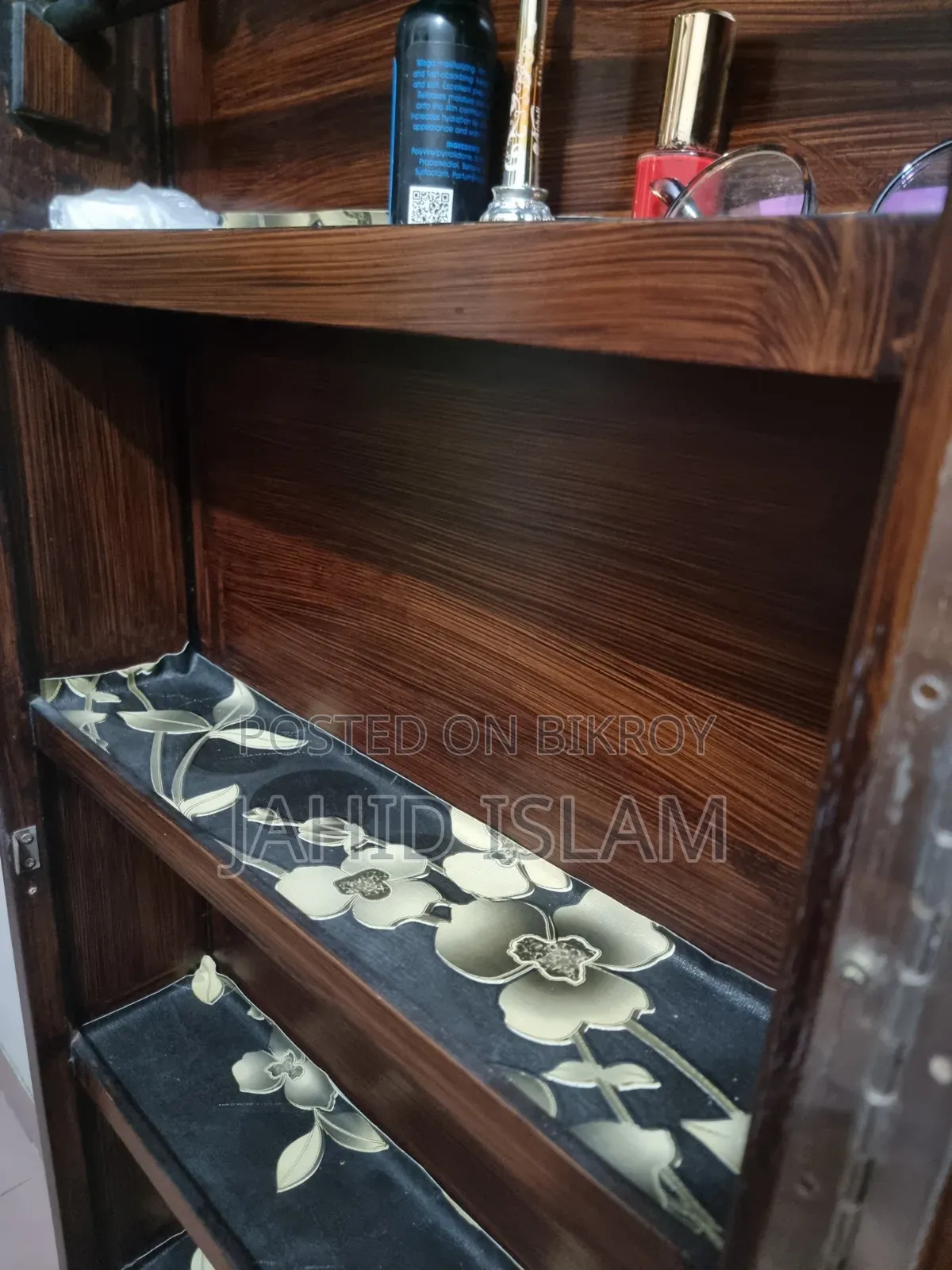 ব্যাবহার উপযোগী, ড্রেসিং টেবিল।