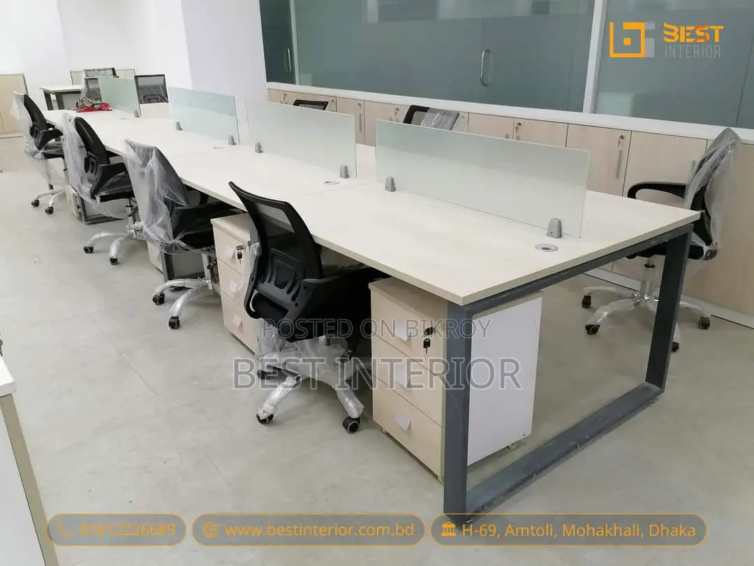 কাস্টম ওয়ার্কস্টেশন বানাই—ওপেন-প্ল্যান শেয়ারড ডেস্ক