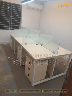 কাস্টম ওয়ার্কস্টেশন বানাই—ওপেন-প্ল্যান শেয়ারড ডেস্ক