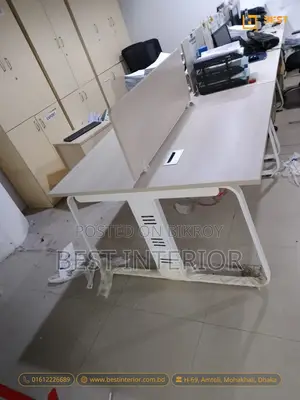 কাস্টম ওয়ার্কস্টেশন বানাই—ওপেন-প্ল্যান শেয়ারড ডেস্ক