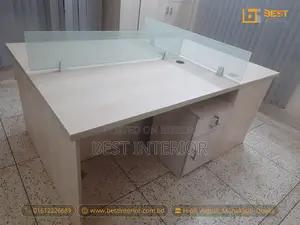 কাস্টম ওয়ার্কস্টেশন বানাই—ওপেন-প্ল্যান শেয়ারড ডেস্ক