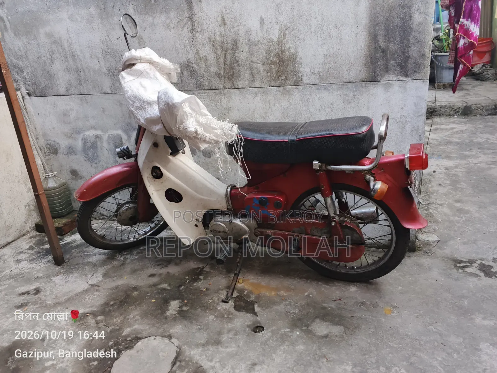 হোন্ডা ১৯৯০ সাদা