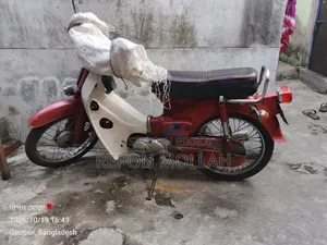 হোন্ডা ১৯৯০ সাদা