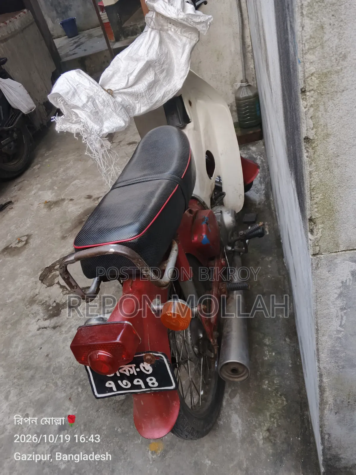 হোন্ডা ১৯৯০ সাদা