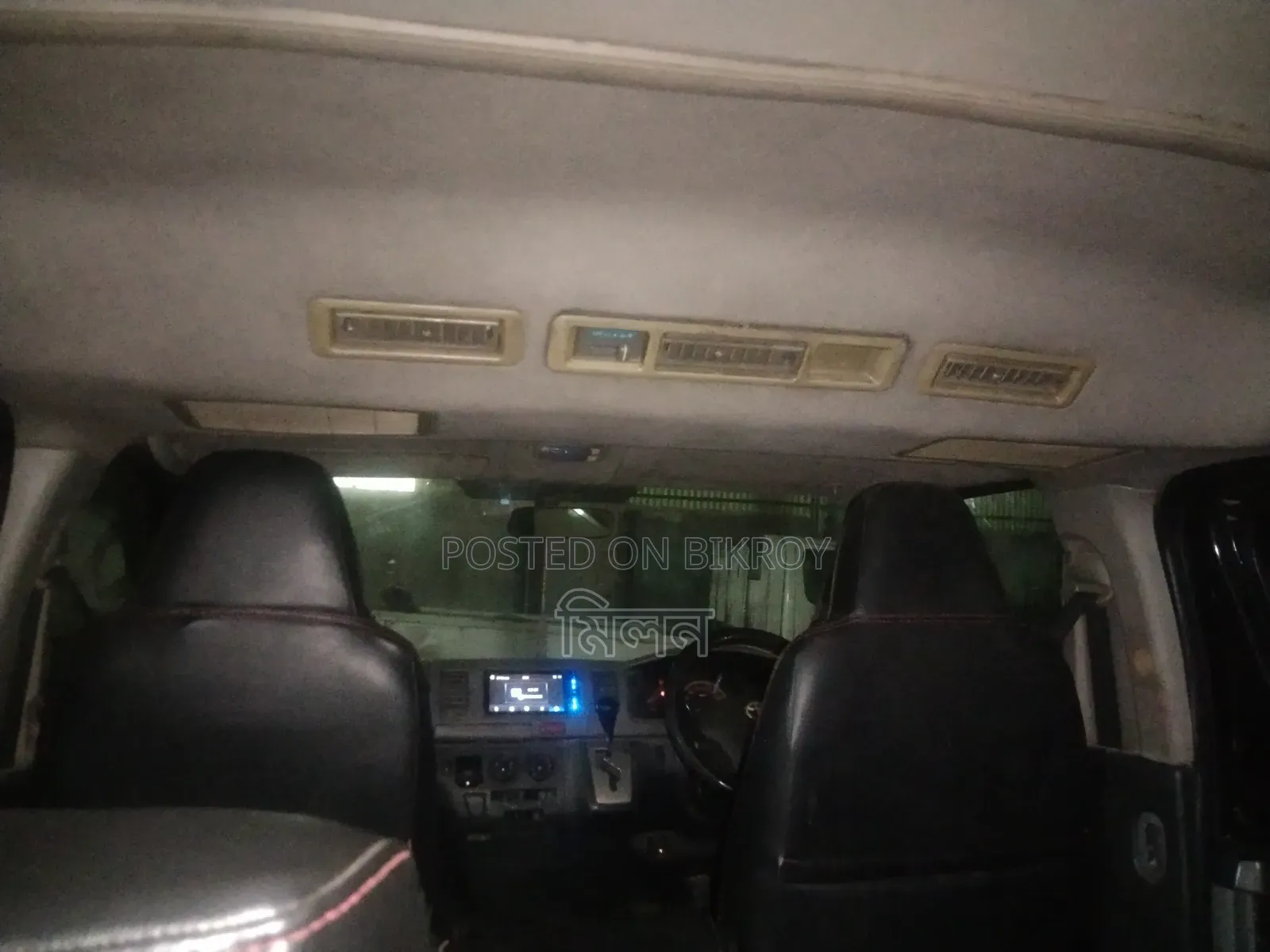 টয়োটা হাইএস ২০১৩ কালো