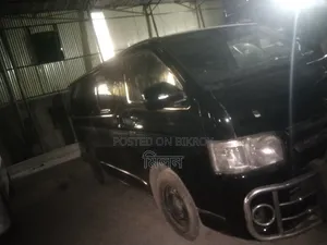 টয়োটা হাইএস ২০১৩ কালো