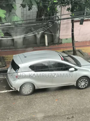 টয়োটা অ্যাকোয়া ২০১২ সিলভার