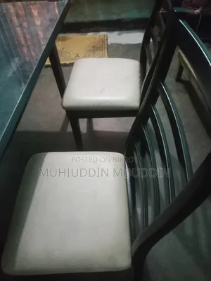 ডাইনিং টেবিল