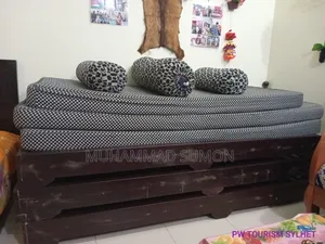 অল্প ব্যবহার করা এরাবিয়ান সোফা বিক্রি হবে