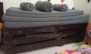 অল্প ব্যবহার করা এরাবিয়ান সোফা বিক্রি হবে