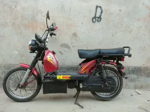 মোটরসাইকেল ২০২২ লাল