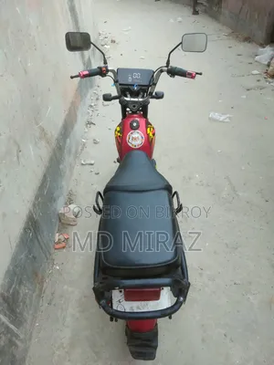 মোটরসাইকেল ২০২২ লাল