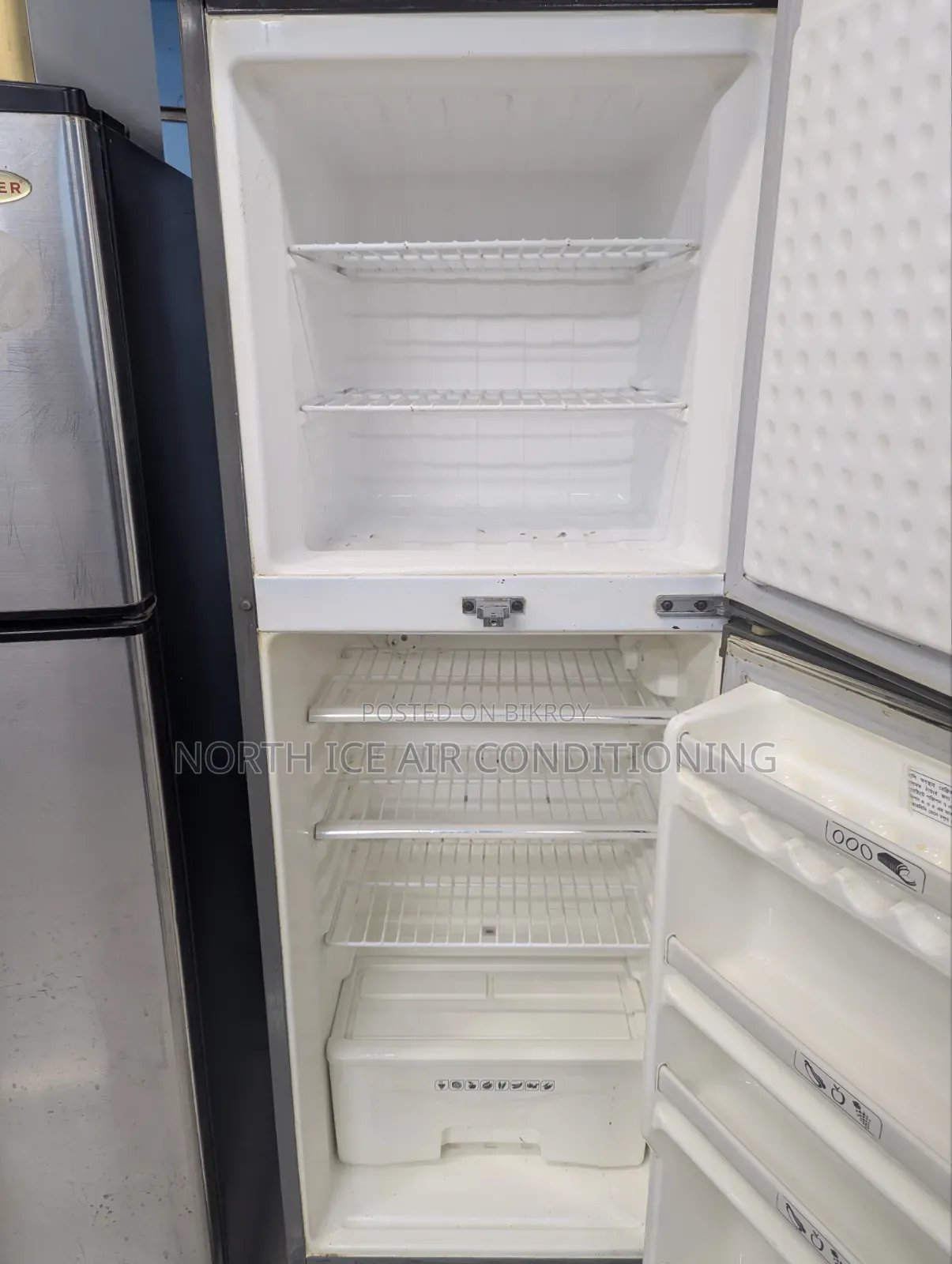 Walton Maroon Color Frost Fridge 12.5 Cft.