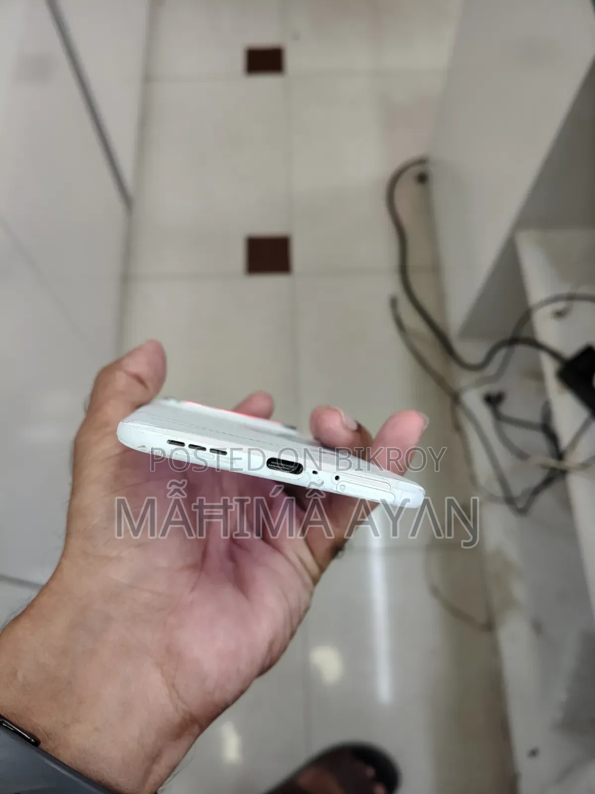টেকনো পোভা স্লিম ৫জি ২৫৬ জিবি হোয়াইট