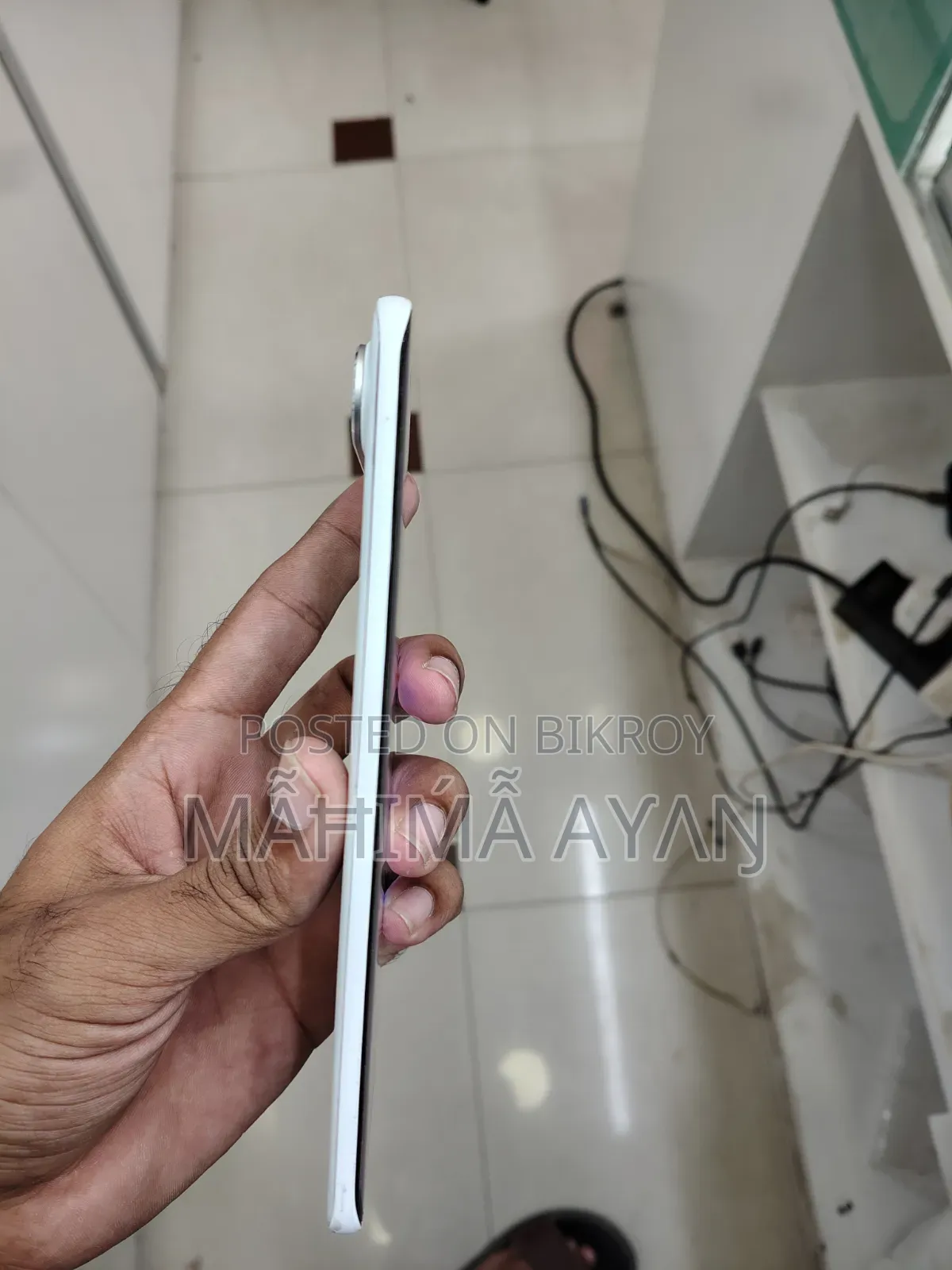 টেকনো পোভা স্লিম ৫জি ২৫৬ জিবি হোয়াইট