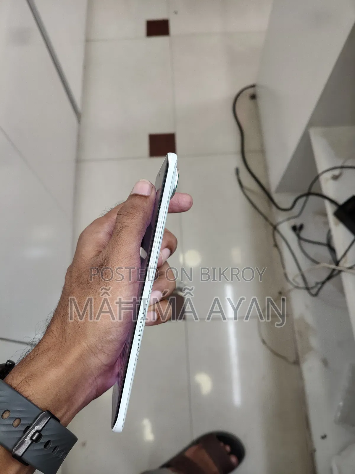 টেকনো পোভা স্লিম ৫জি ২৫৬ জিবি হোয়াইট