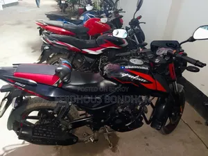 বাজাজ পালসার ১৫০ ২০২২ ব্ল্যাক