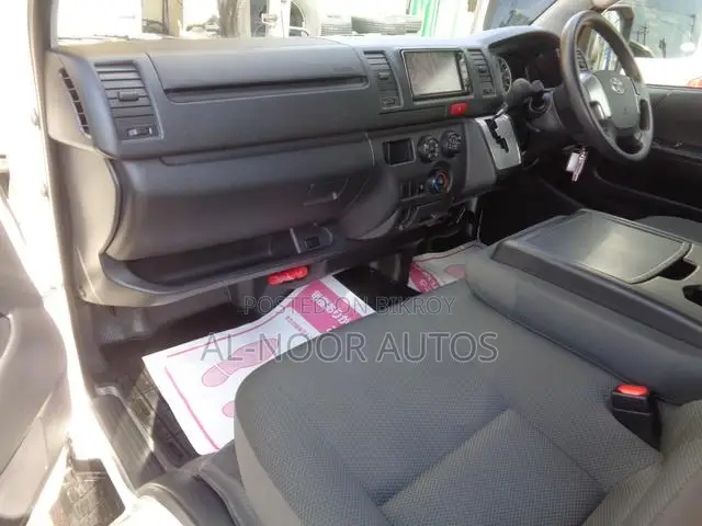 Toyota HiAce 2021 White