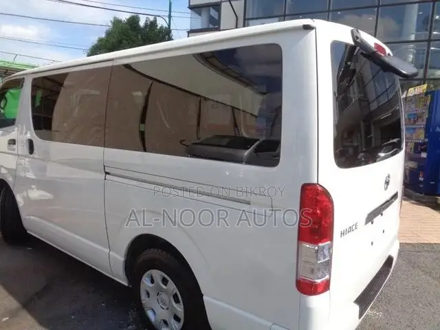 Toyota HiAce 2021 White