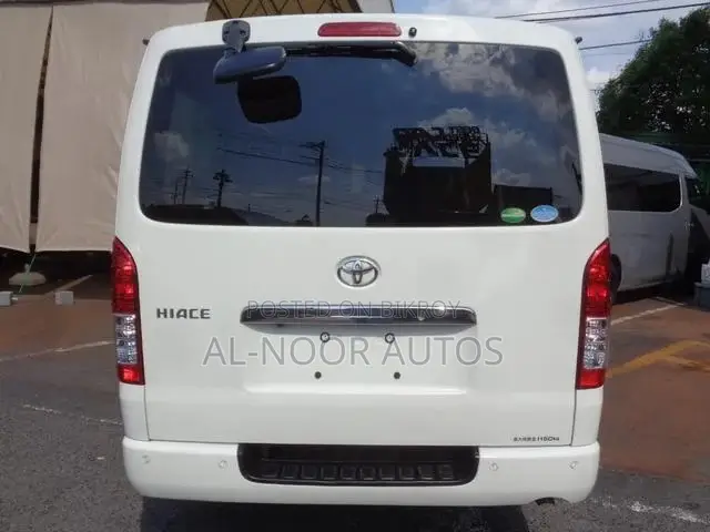 Toyota HiAce 2021 White