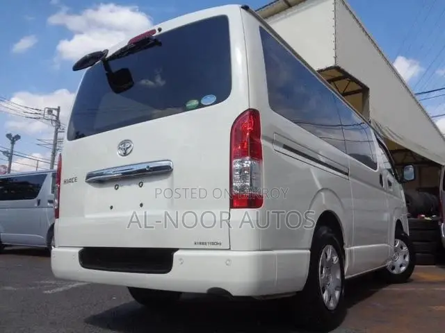 Toyota HiAce 2021 White