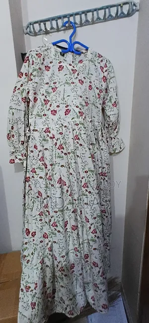 ব্যবহৃত লং গাউন, নতুনের মতো