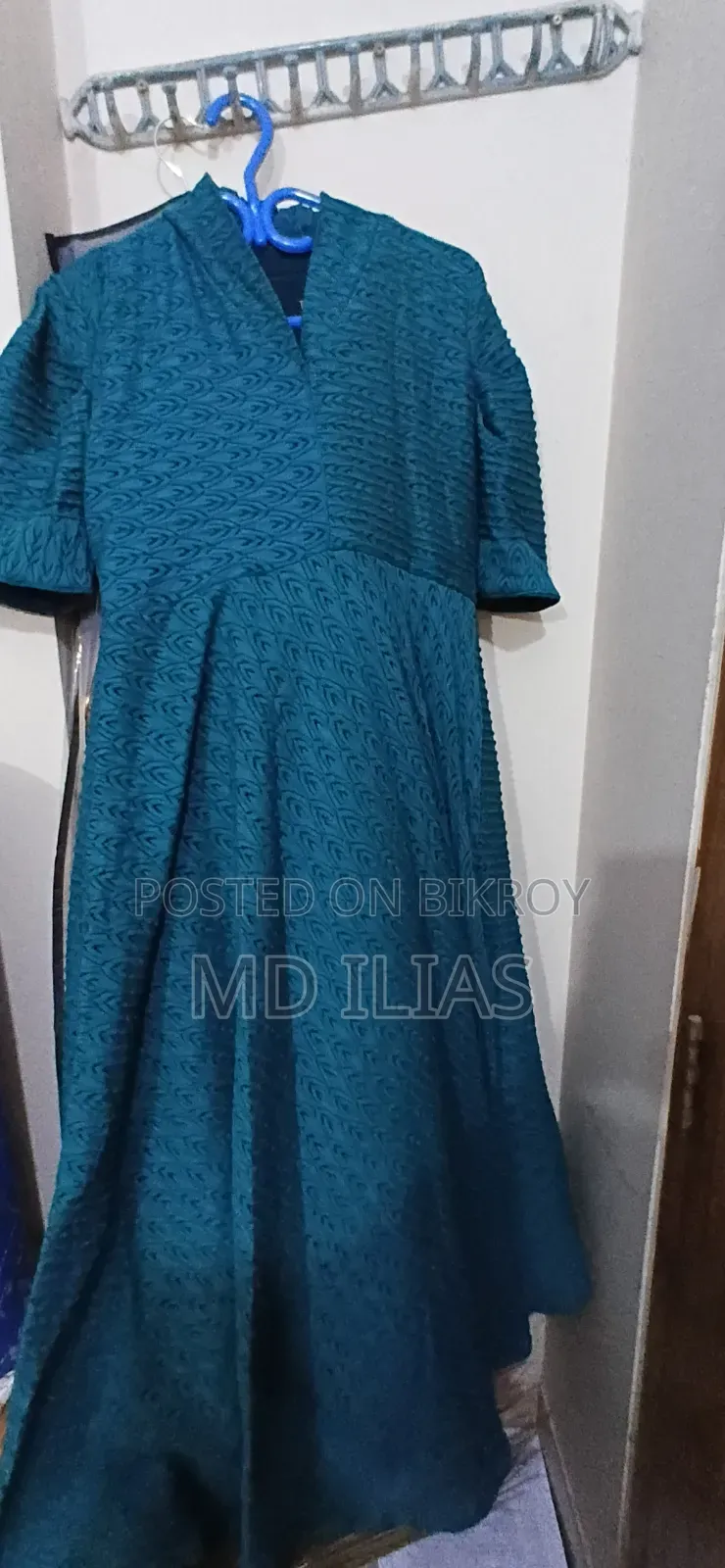 ব্যবহৃত লং গাউন, নতুনের মতো