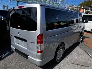 Toyota HiAce 2021 Silver