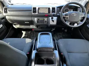 Toyota HiAce 2021 Silver