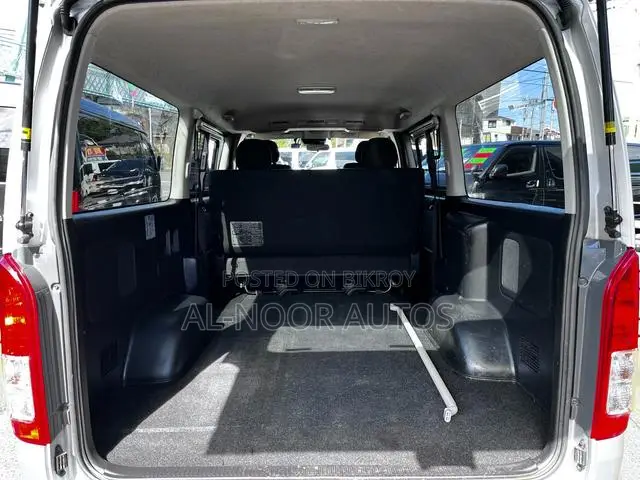 Toyota HiAce 2021 Silver