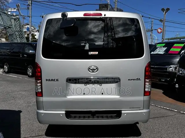 Toyota HiAce 2021 Silver