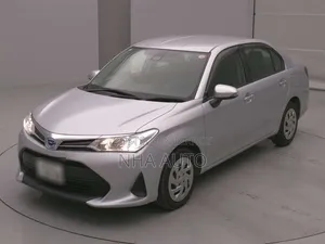 টয়োটা এক্সিও ২০২২ সিলভার