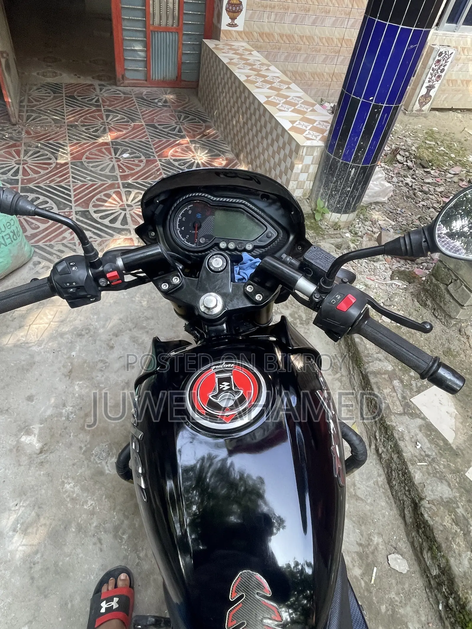 বাজাজ পালসার ১৫০ ২০১৯ ব্ল্যাক
