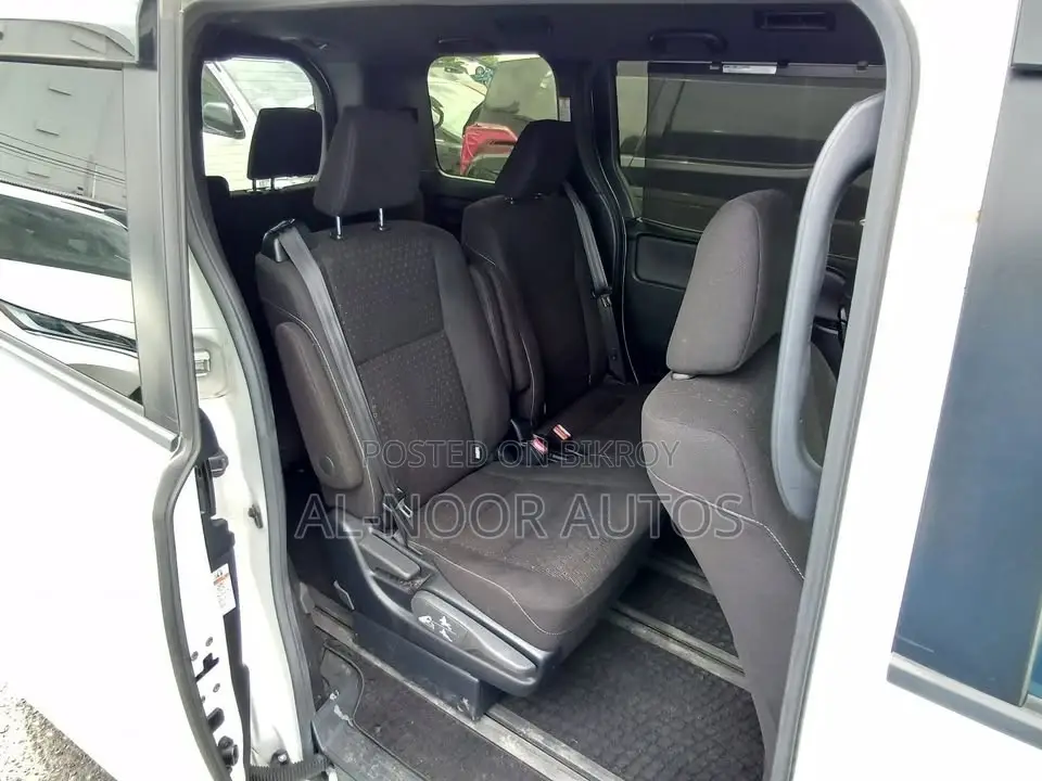 Toyota Noah 1.8 Front-Wheel Drive Hybrid (7 Seater) 2021 Pearl