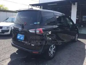 Toyota Sienta 2021 Pearl
