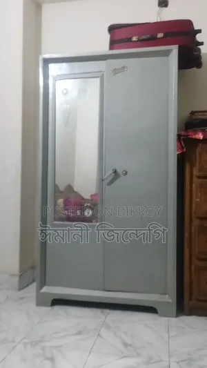 স্টিল আলমারি