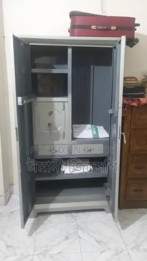 স্টিল আলমারি