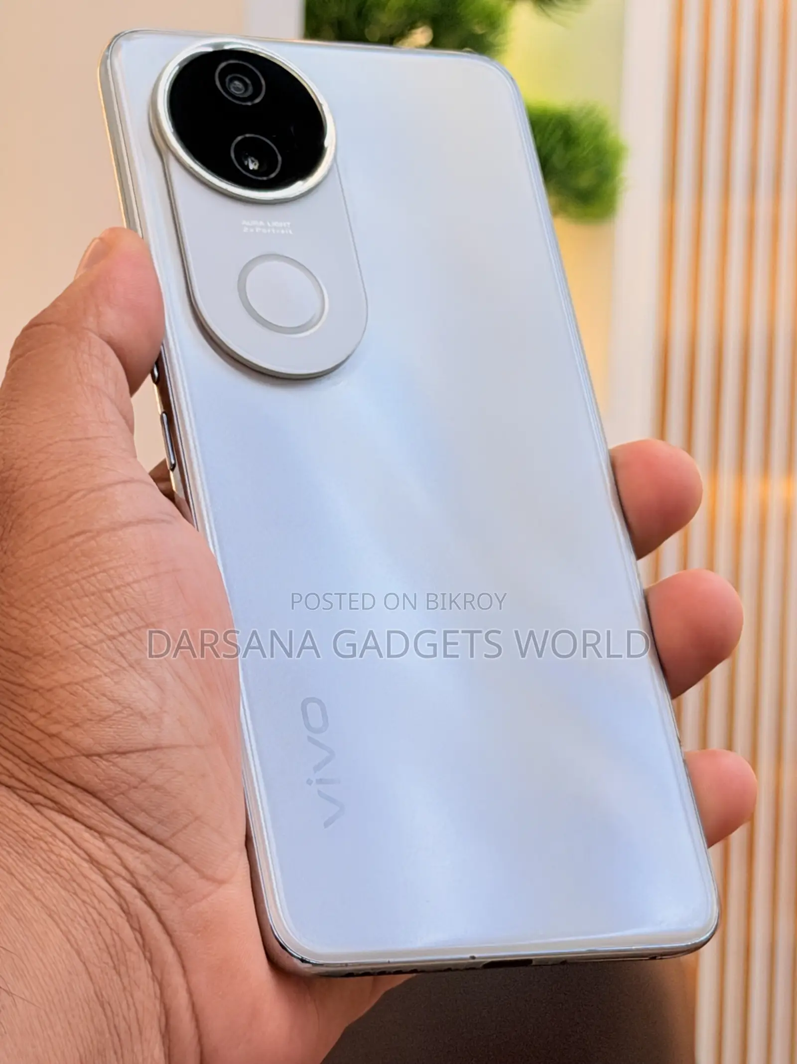 Vivo V50e 128 GB Silver
