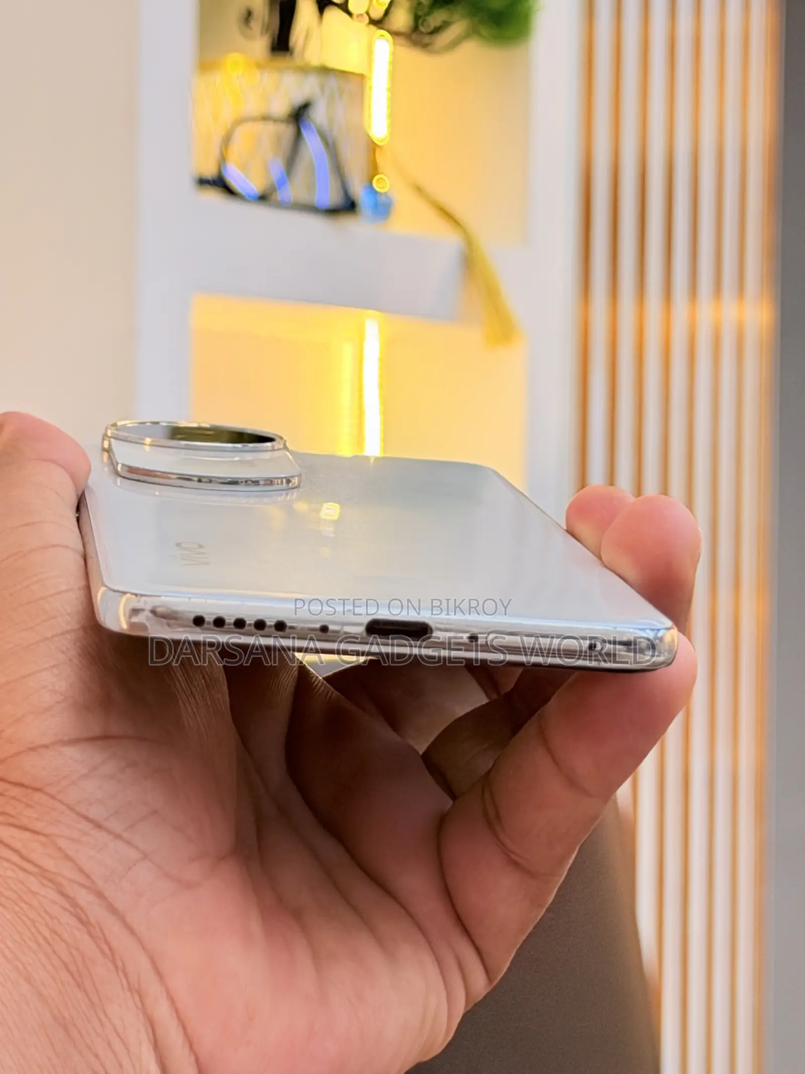 Vivo V50e 128 GB Silver