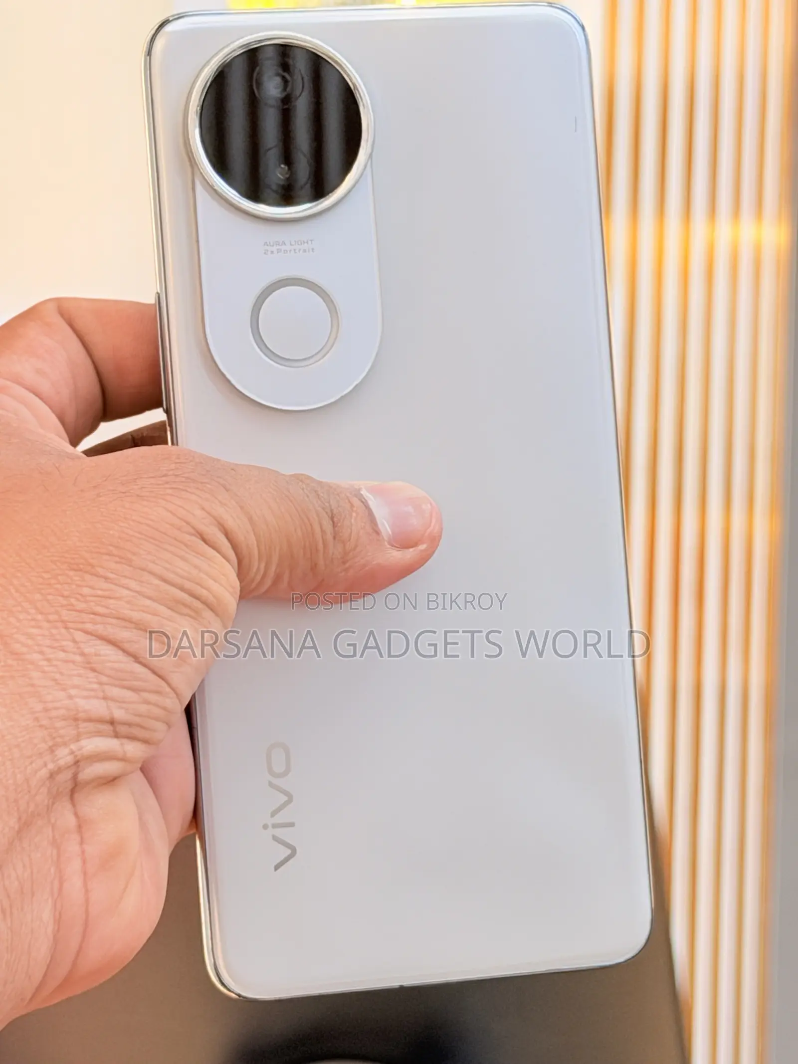 Vivo V50e 128 GB Silver