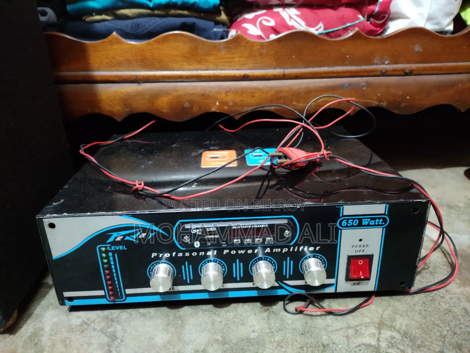 Amplifier With Sound Box