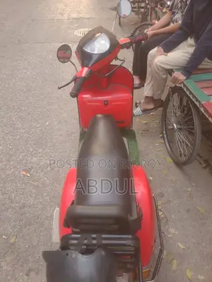 ভেসপা ১৫০ ২০২১ লাল
