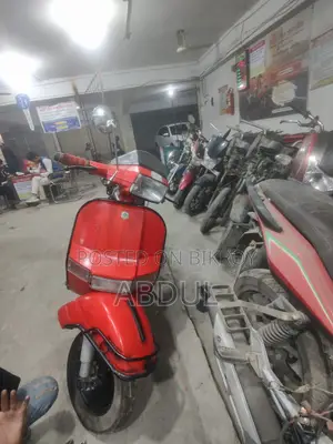 ভেসপা ১৫০ ২০২১ লাল
