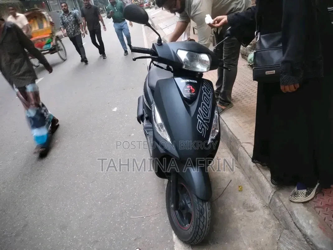 রানার স্কুটি-১১০ ২০২৩ কালো