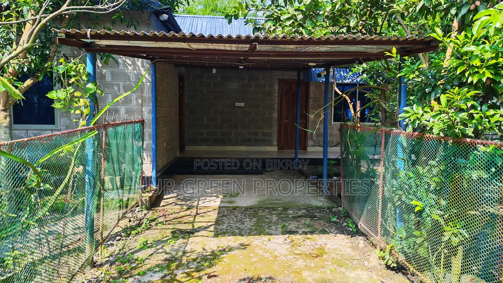 5 katha south-facing plot with a Bengali-style house built in Sector 8 for sale